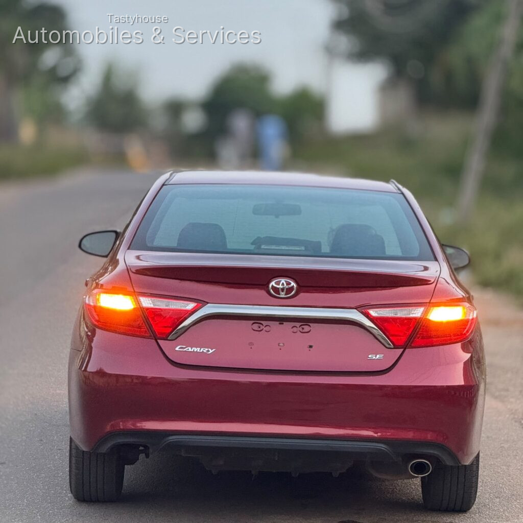 Toyota Camry SE 2016