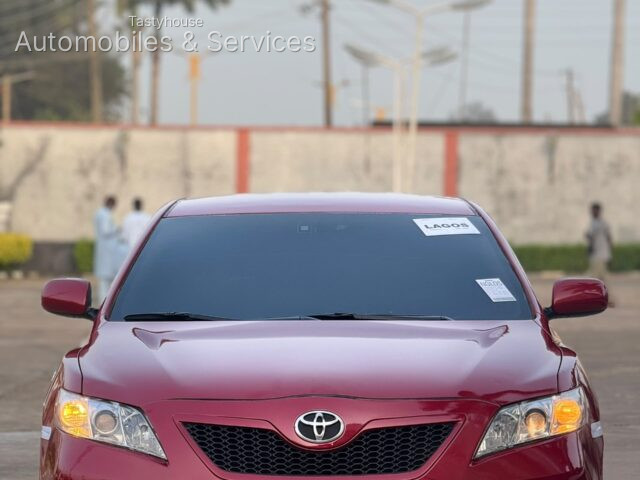 TOYOTA CAMRY SE