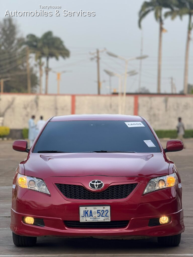 TOYOTA CAMRY SE