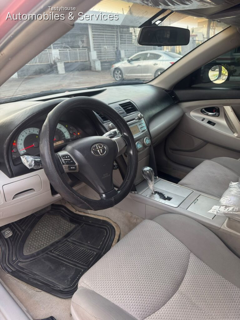 TOYOTA CAMRY SE