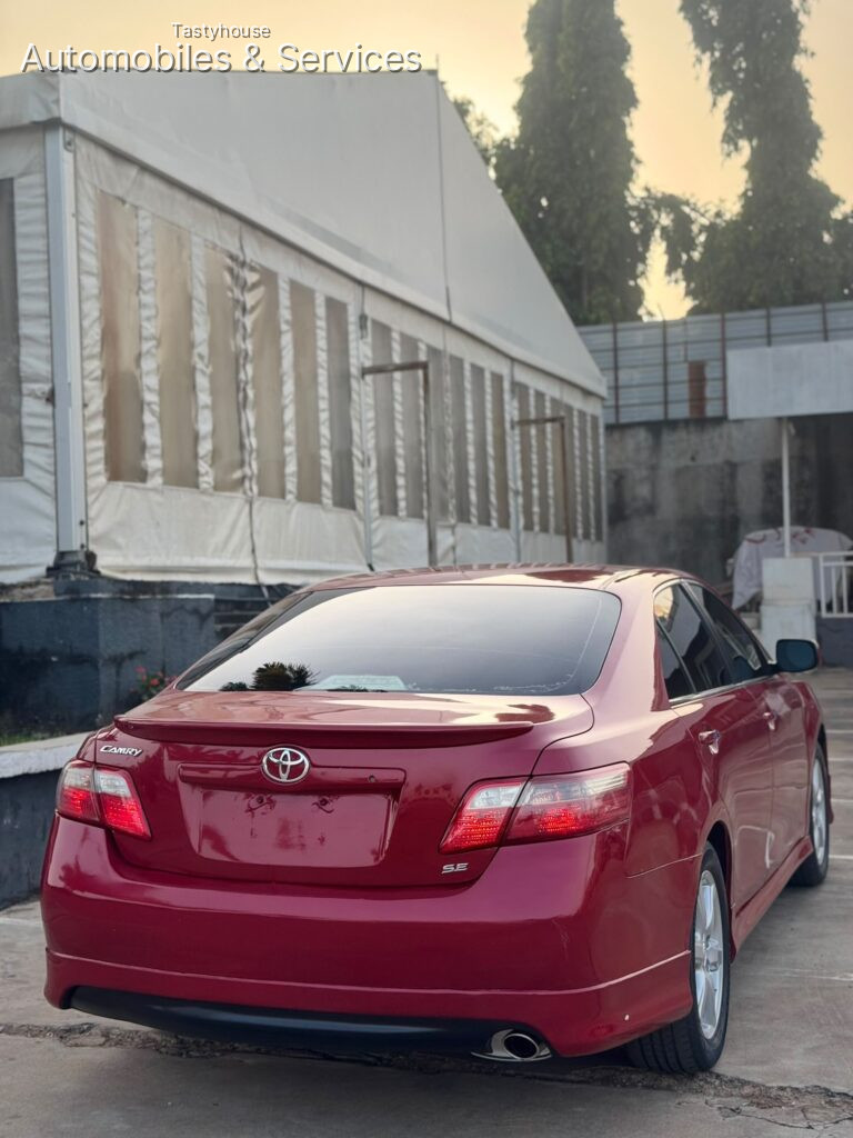 TOYOTA CAMRY SE