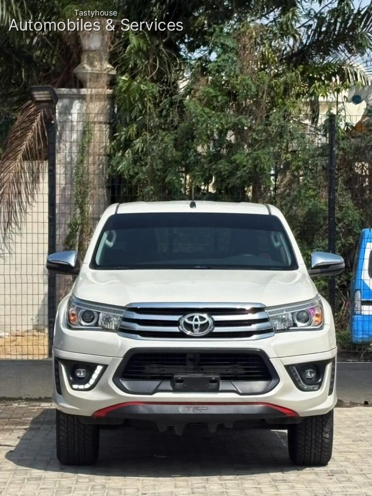 2020 Toyota Hilux SRS