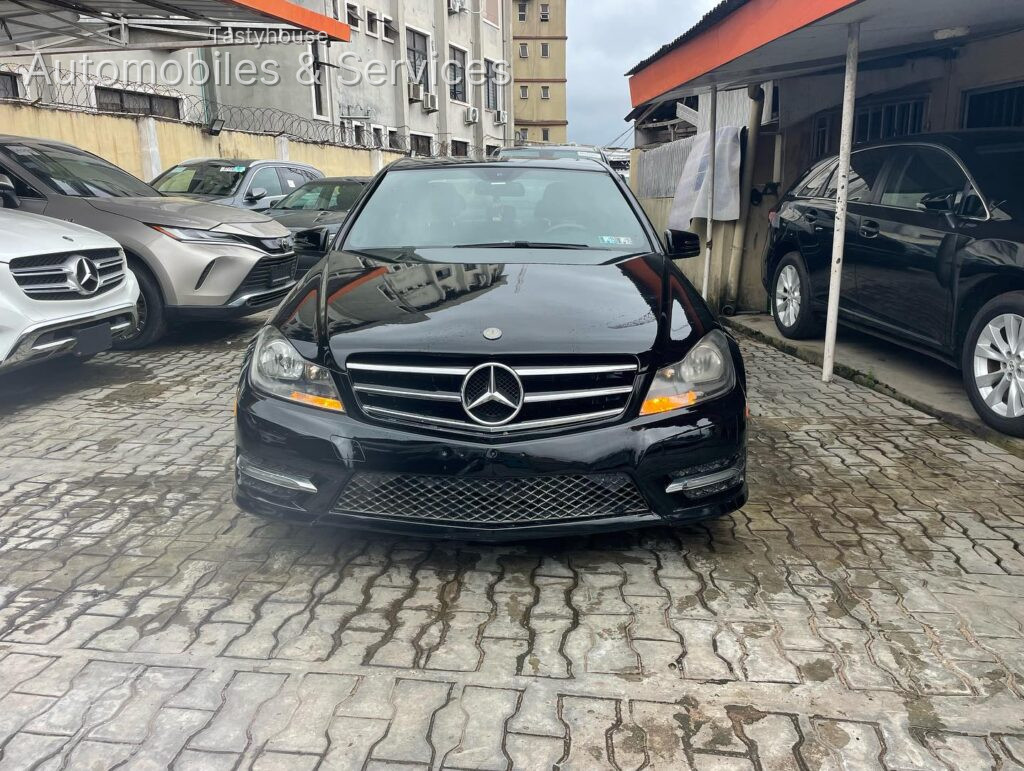 Mercedes Benz C300 2014 Model