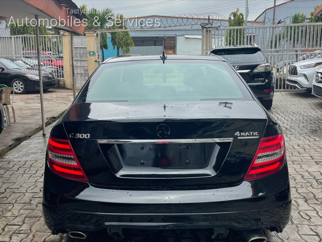 Mercedes Benz C300 2014 Model