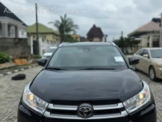 2017 ToyotaHighlander XLE