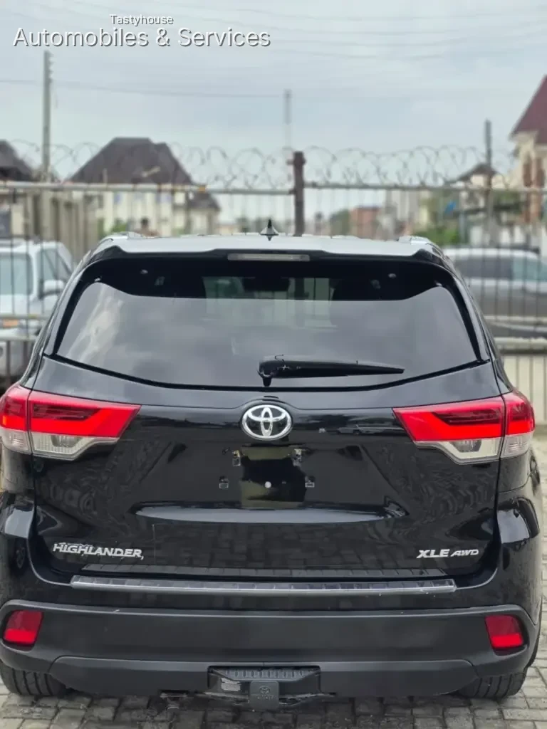 2017 ToyotaHighlander XLE