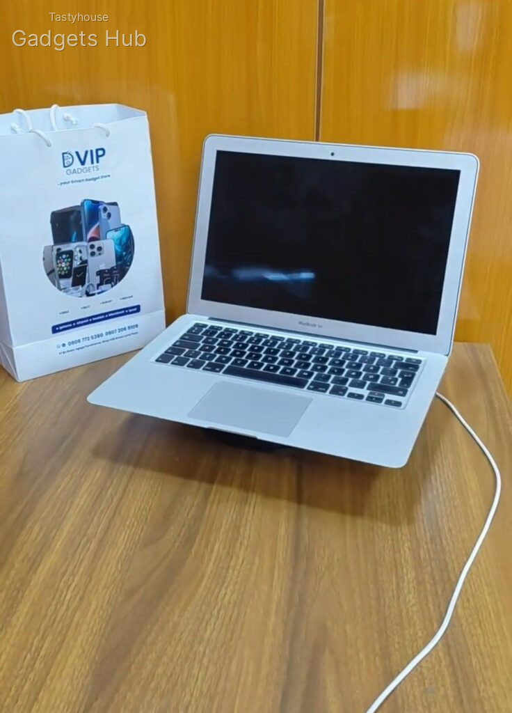 MACBOOK AIR