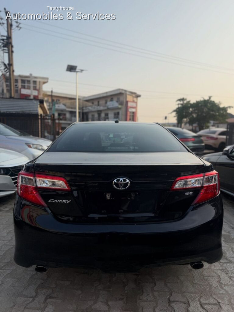 2013 TOYOTA CAMRY SE