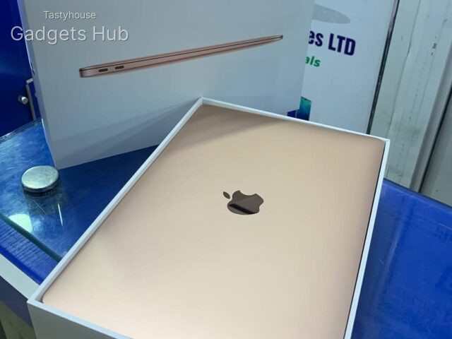 MACBOOK