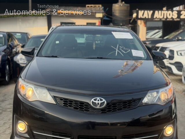 2013 TOYOTA CAMRY SE