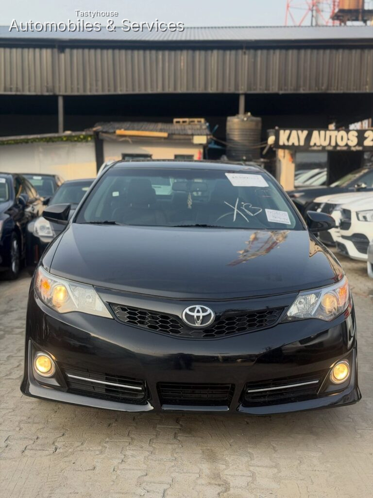 2013 TOYOTA CAMRY SE